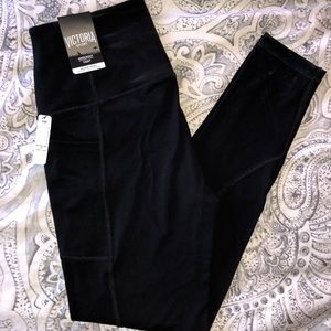 VS Knockout Leggings Size M